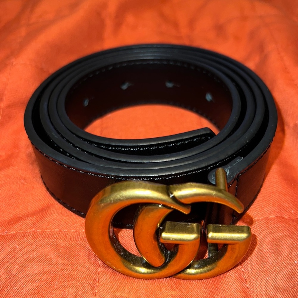 Gucci belt barely used ! Make an offer ..